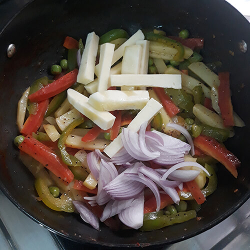 Add Onion Paneer - Veg Paneer Jalfrezi Recept